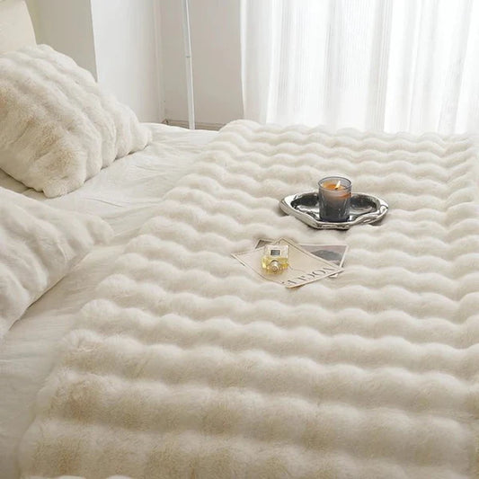 LuxeBurrow Faux-Fur Throw